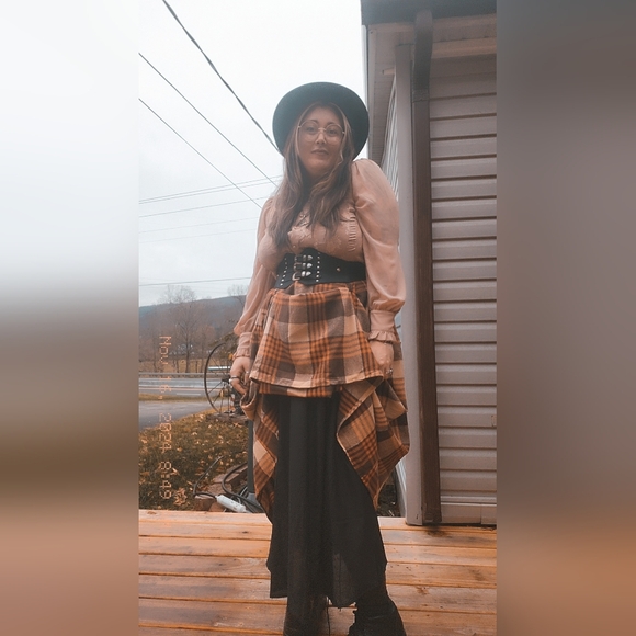 Meet your Posher, Amber - Picture 3 of 8